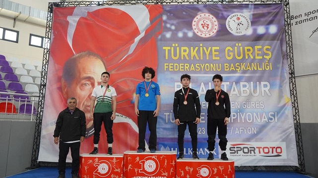 Kavaklı güreşçiler başarıyla döndü