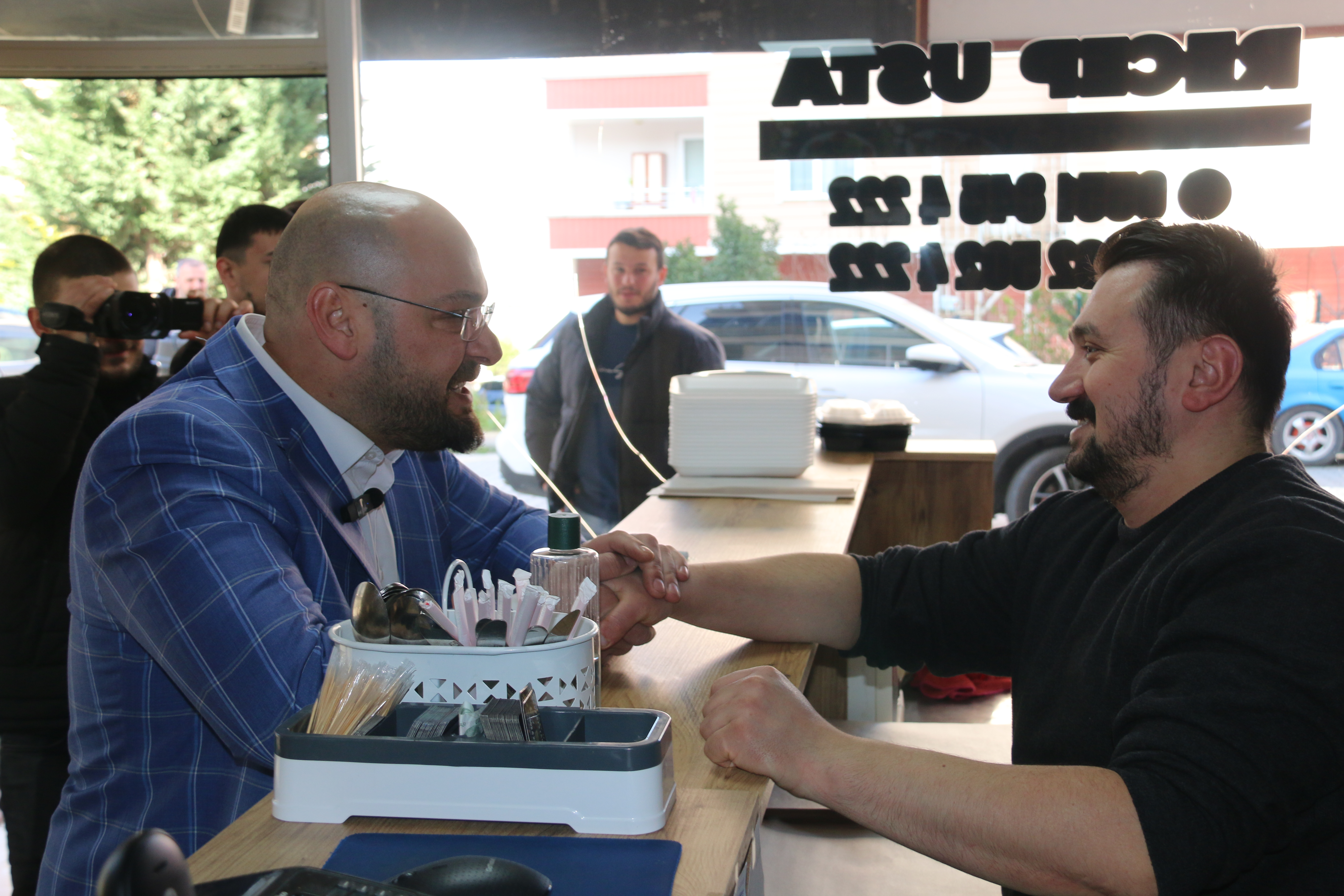 Serhat Türkel, Atakum'da çalmadık kapı bırakmıyor