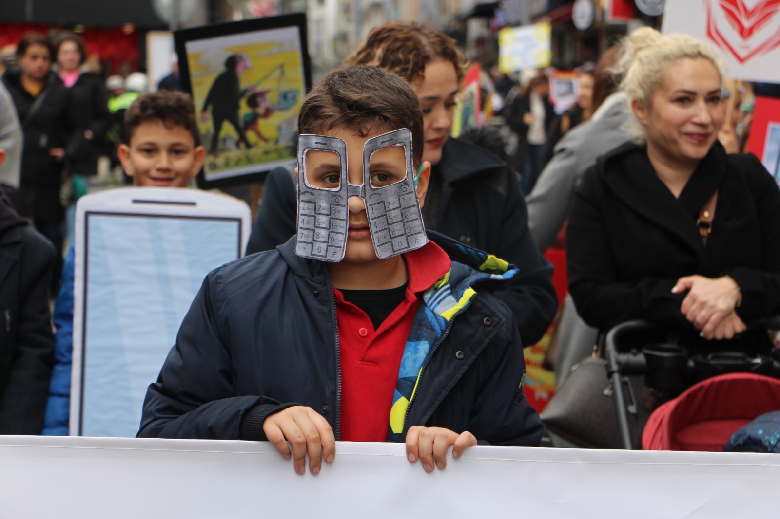 Samsun’da ilkokul öğrencileri teknoloji bağımlılığına karşı yürüdü 
