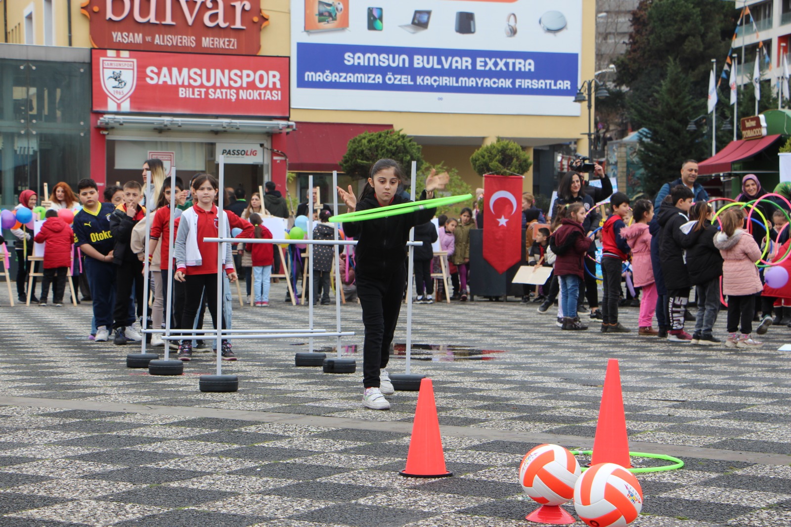 Samsun’da ilkokul öğrencileri teknoloji bağımlılığına karşı yürüdü 