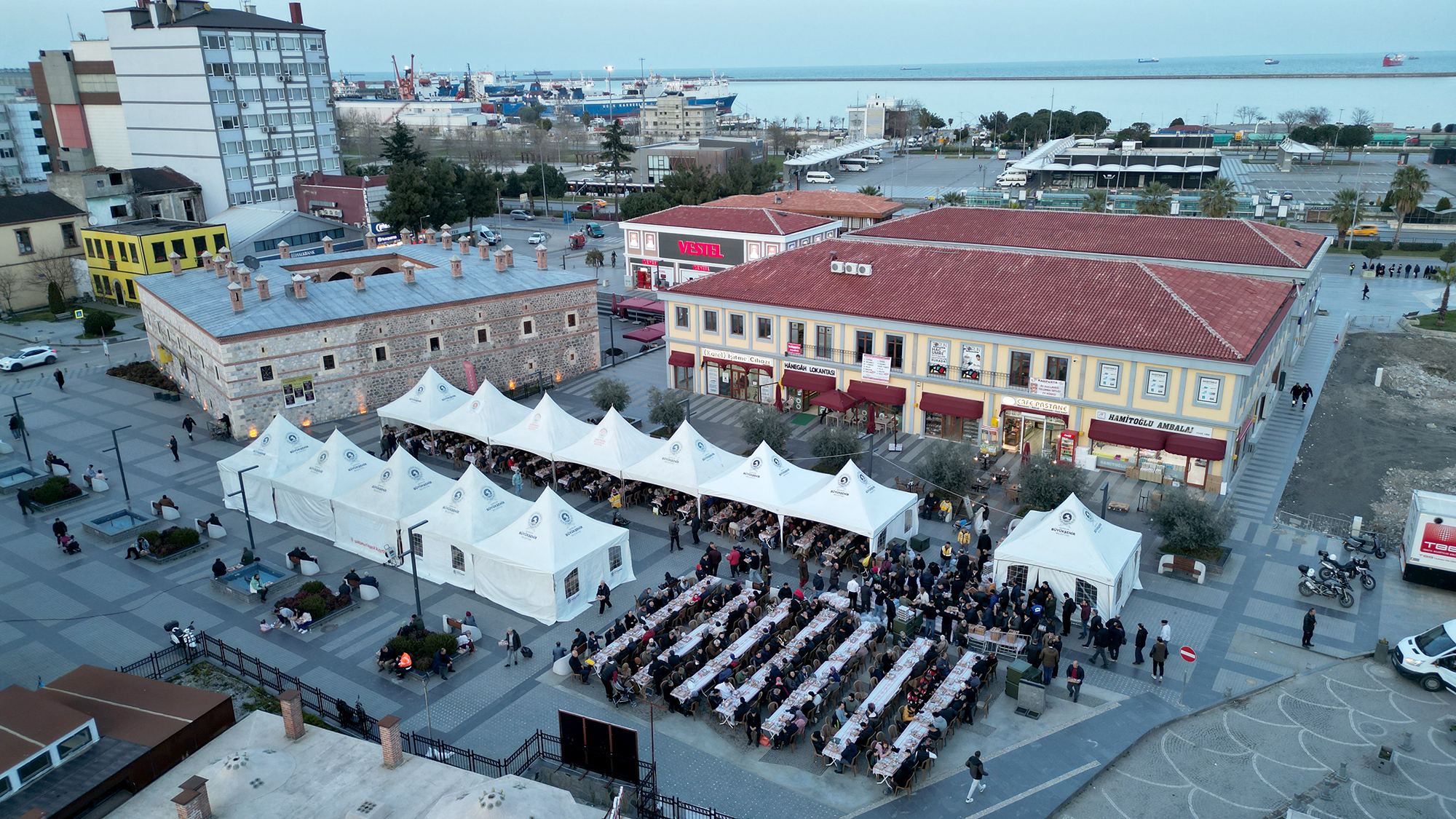 Büyükşehir’in iftar sofrası Samsunluları bir araya getiriyor