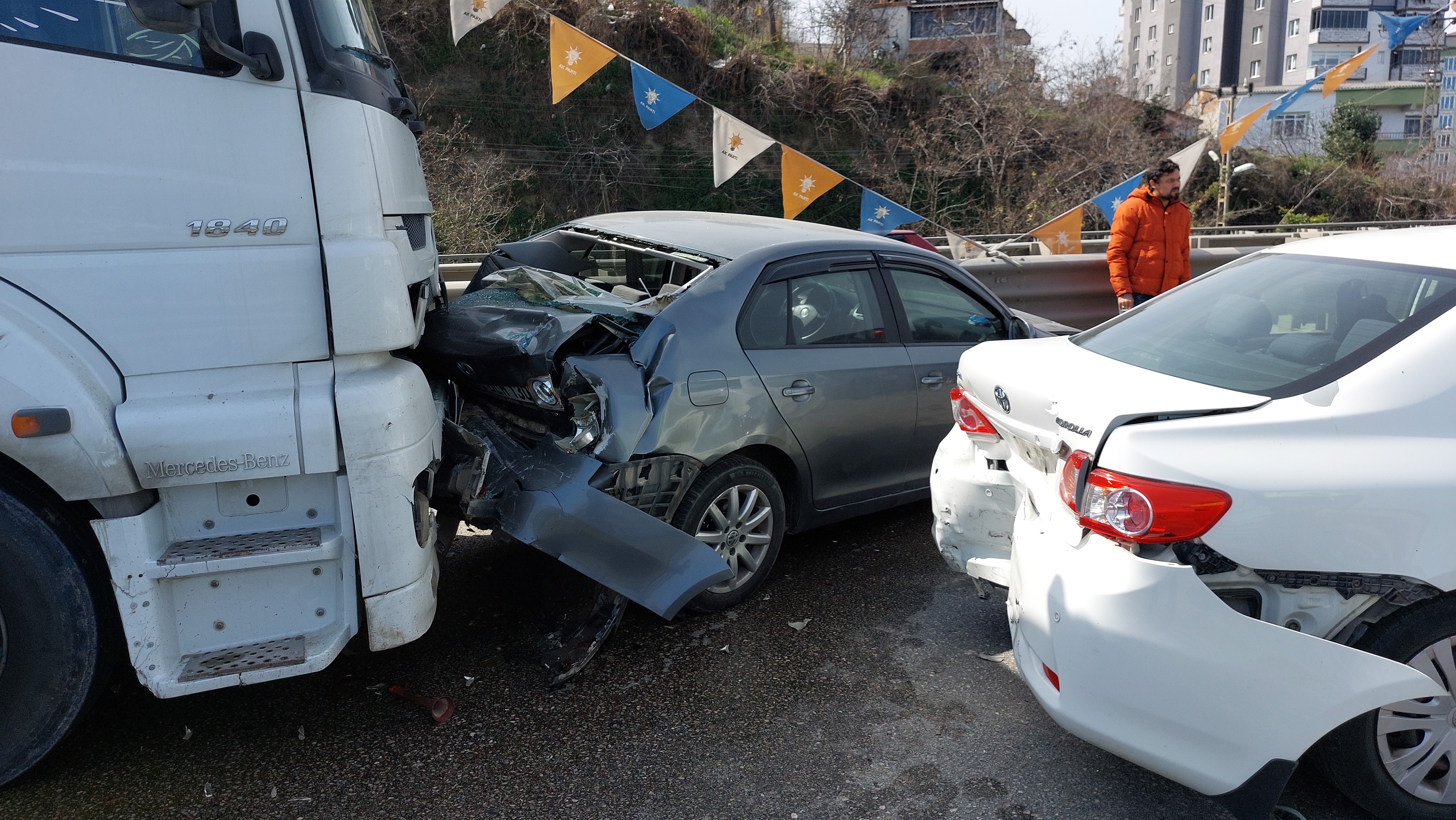 Samsun'da zincirleme kaza: 1'i polis 3 yaralı