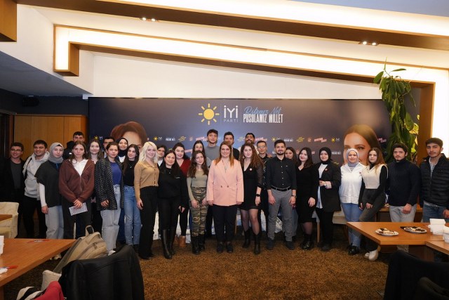 İmren Nilay Tüfekci üniversite öğrencilerine 8 bin TL burs vereceğini açıkladı