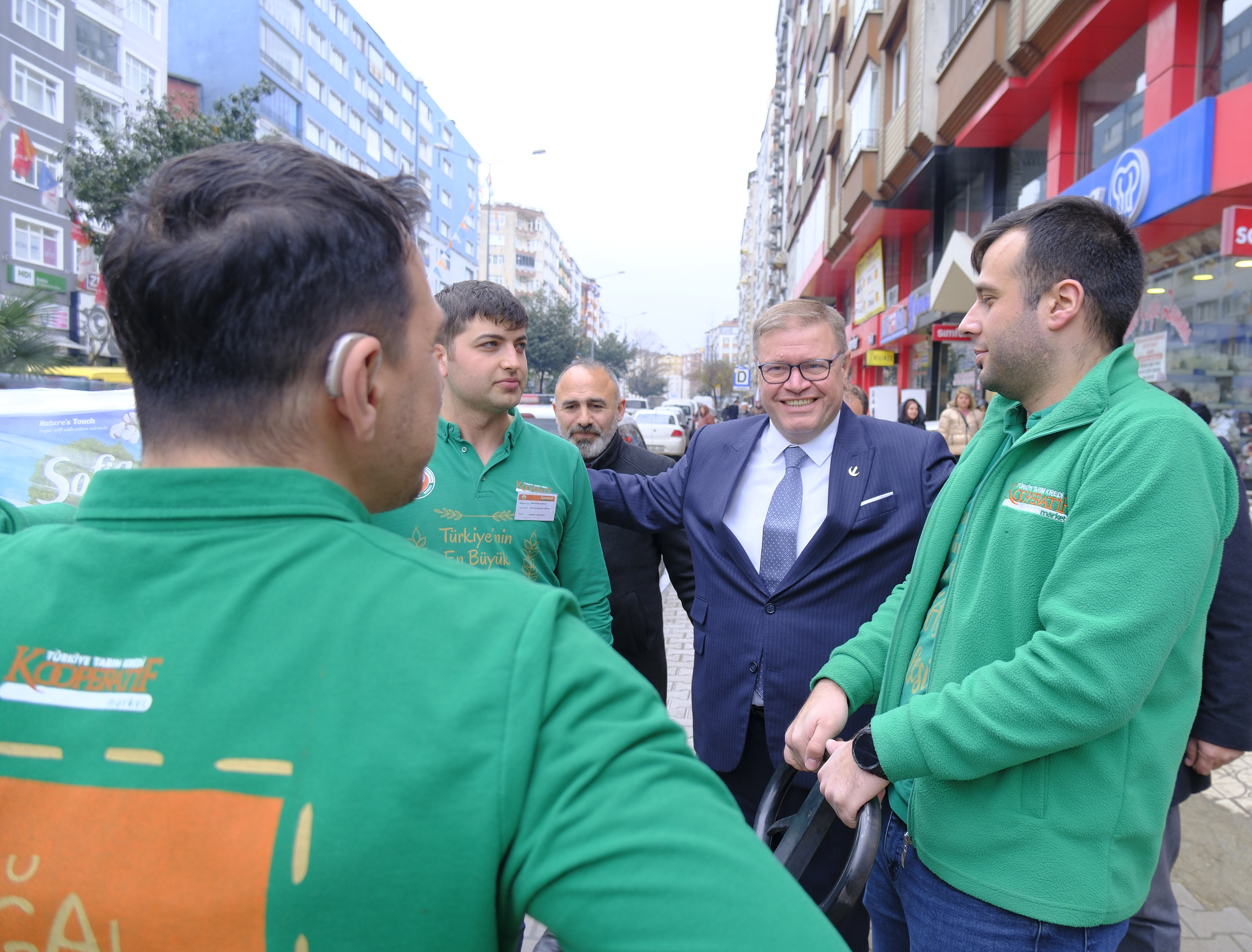 Adem Güney'den AK Parti'ye gönderme: Astıkları billboardların parasını ödemiyorlar