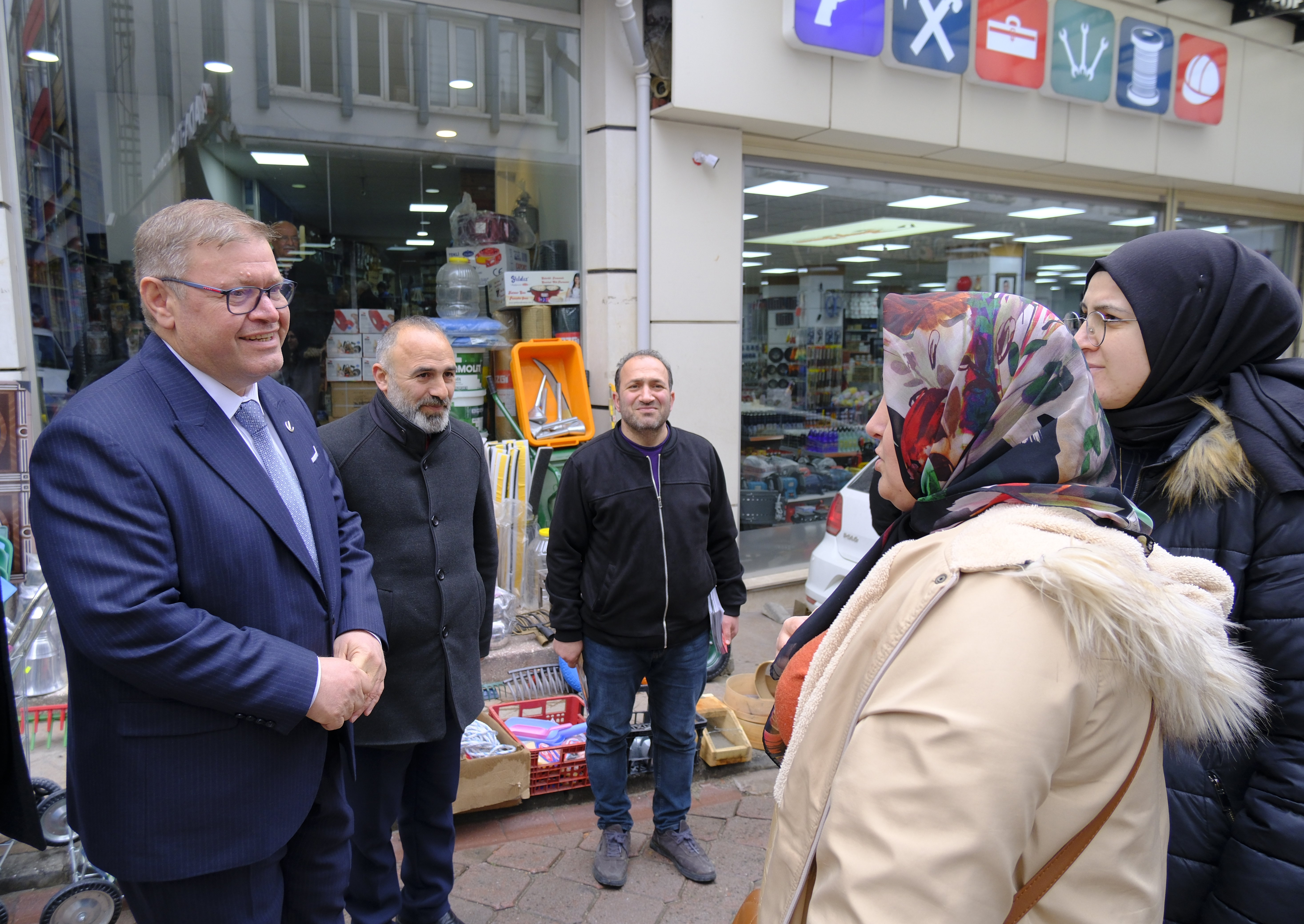 Adem Güney'den AK Parti'ye gönderme: Astıkları billboardların parasını ödemiyorlar
