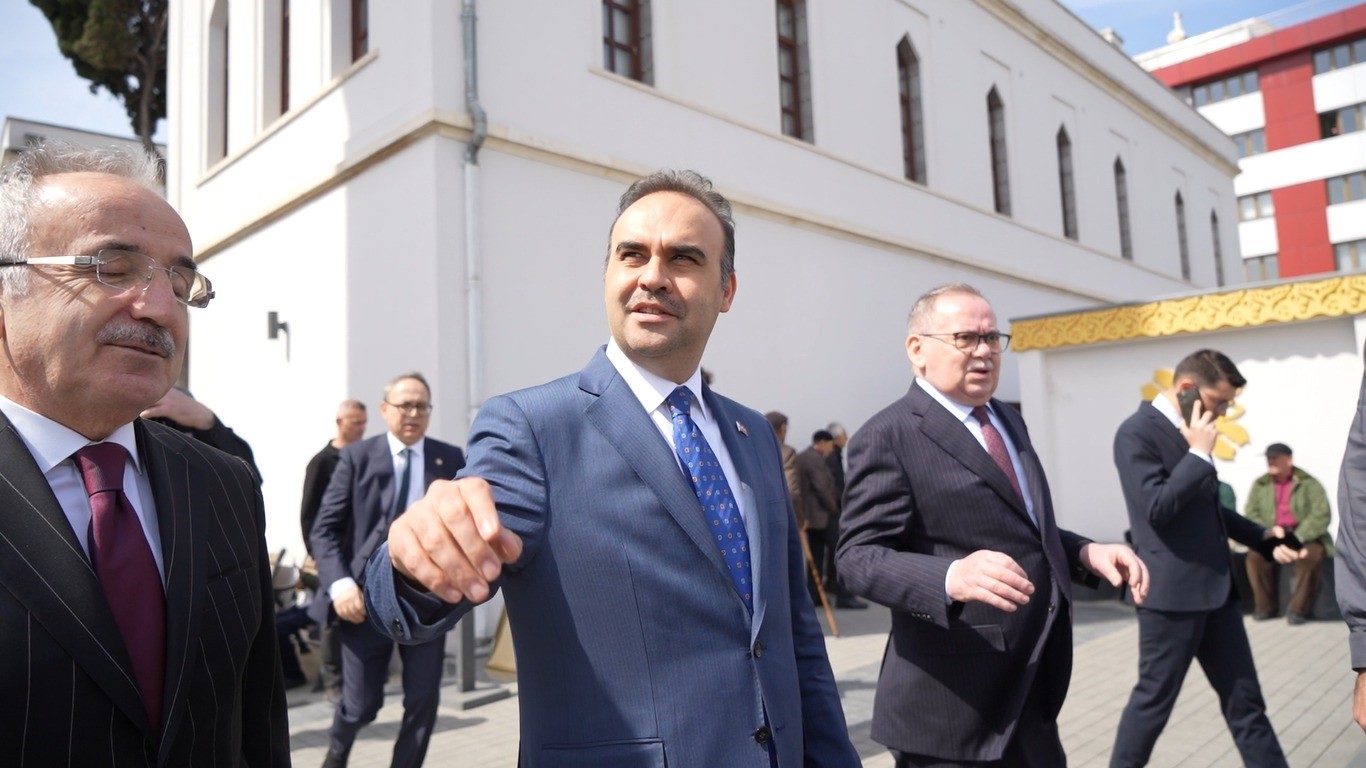 Bakan Kacır, Samsun Büyükşehir'in projelerini inceledi, Saathane Meydanı’nı gezdi