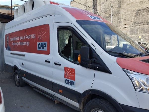 Bafra'da CHP aracına saldırı