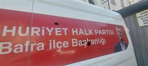 Bafra'da CHP aracına saldırı