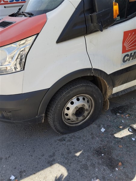 Bafra'da CHP aracına saldırı