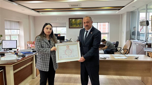 Salıpazarı Belediye Başkanı Refaettin Karaca mazbatasını aldı