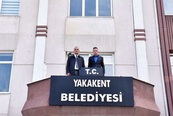 Yakakent Belediyesine TC tabelası asıldı