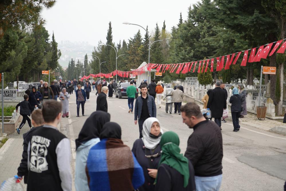 Samsunlular arefe günü mezarlıklara akın etti