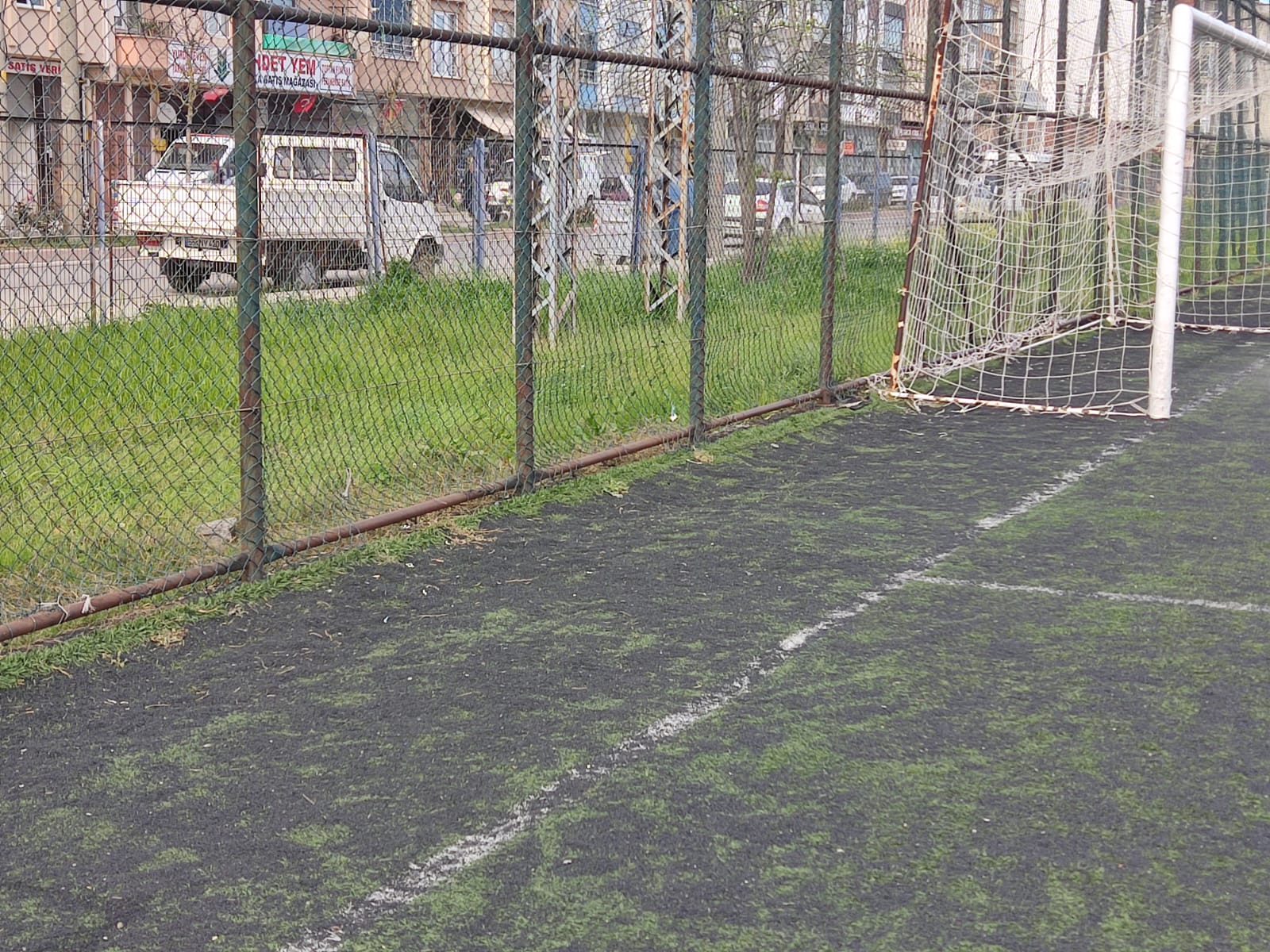 Samsun'da suni çim sahasının durumu endişe verici
