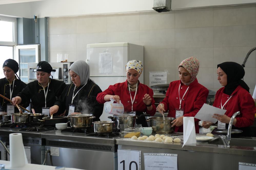 Samsun'da liseli şefler Türkiye Finallerine gitmek için ter döktü