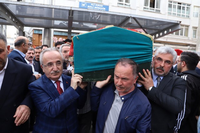 Samsun Büyükşehir eski Başkanı Mustafa Demir'in anne acısı! Son yolculuğuna uğurladı