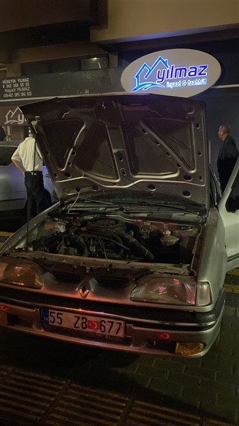 Vezirköprü'de iş yeri basıp otomobilleri yaktılar