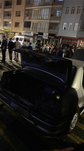 Vezirköprü'de iş yeri basıp otomobilleri yaktılar