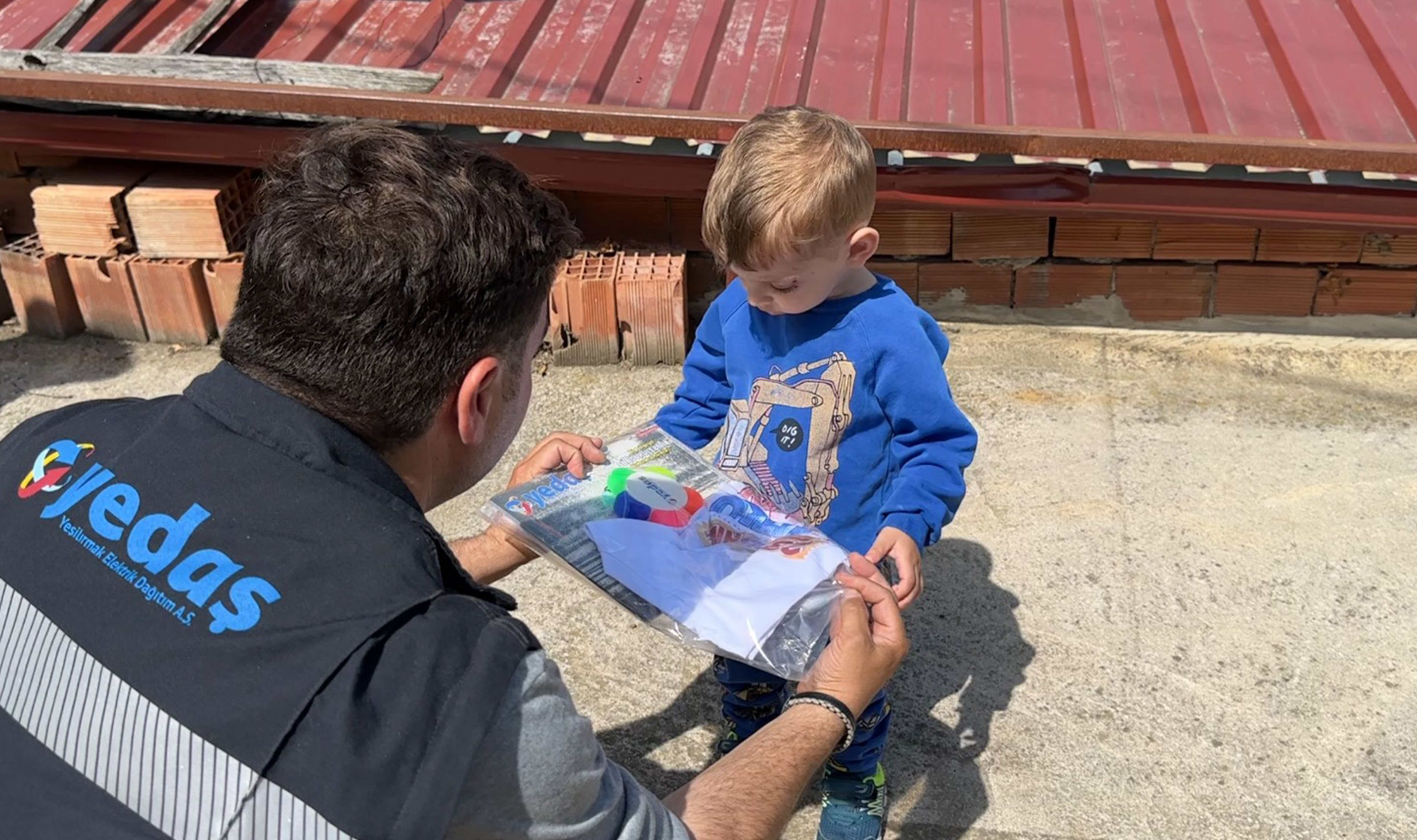 YEDAŞ çocuklara bayram sürprizi yaptı