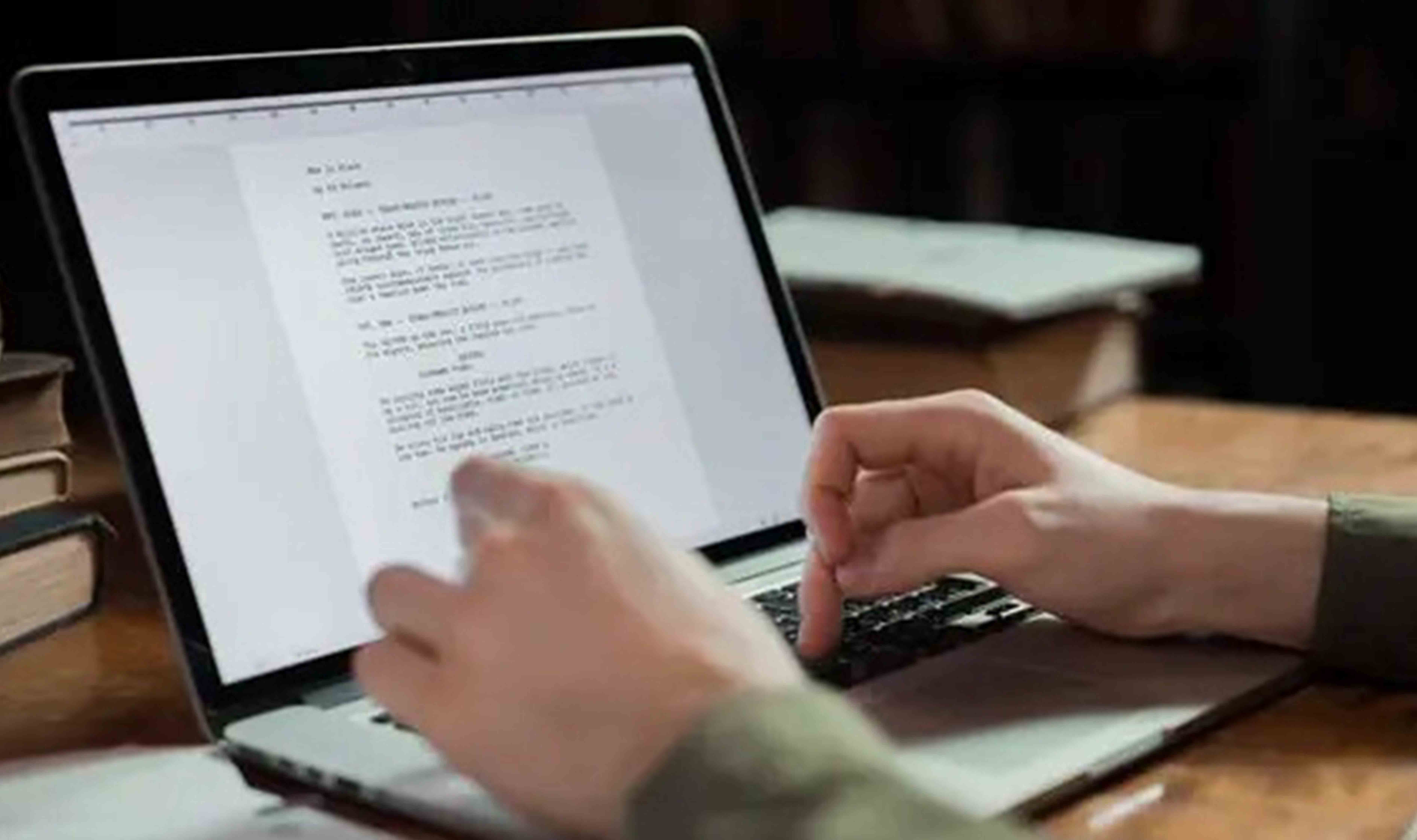 İçerik üreterek ve satarak para kazanmak