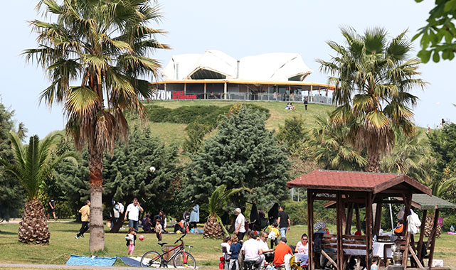 Samsun'da vatandaşlar güneşin keyfini çıkardı