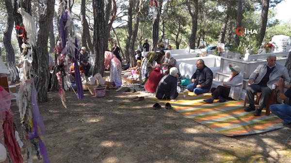 Mezarlıkta Hıdırellez kutladılar