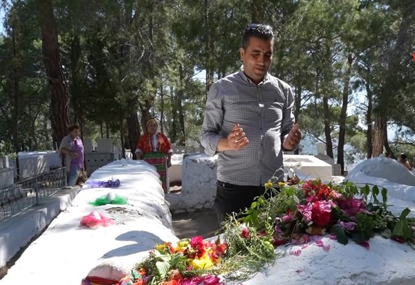 Mezarlıkta Hıdırellez kutladılar