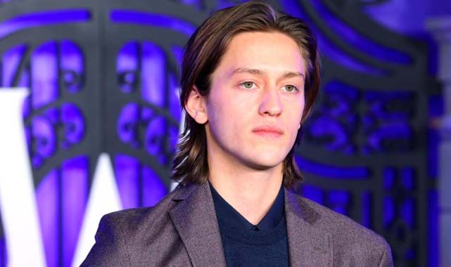 Ünlü oyuncu Netflix’in Wednesday dizisinden atıldı