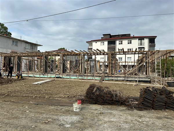 Samsun'da inşaattan düşen işçinin ayağı kırıldı   