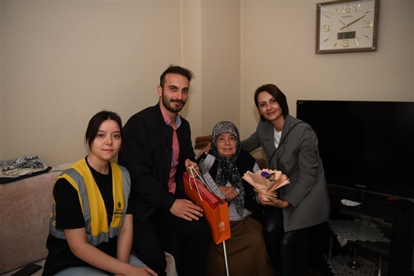 Samsun Büyükşehir personelinden Anneler Günü'nde anlamlı ziyaret 