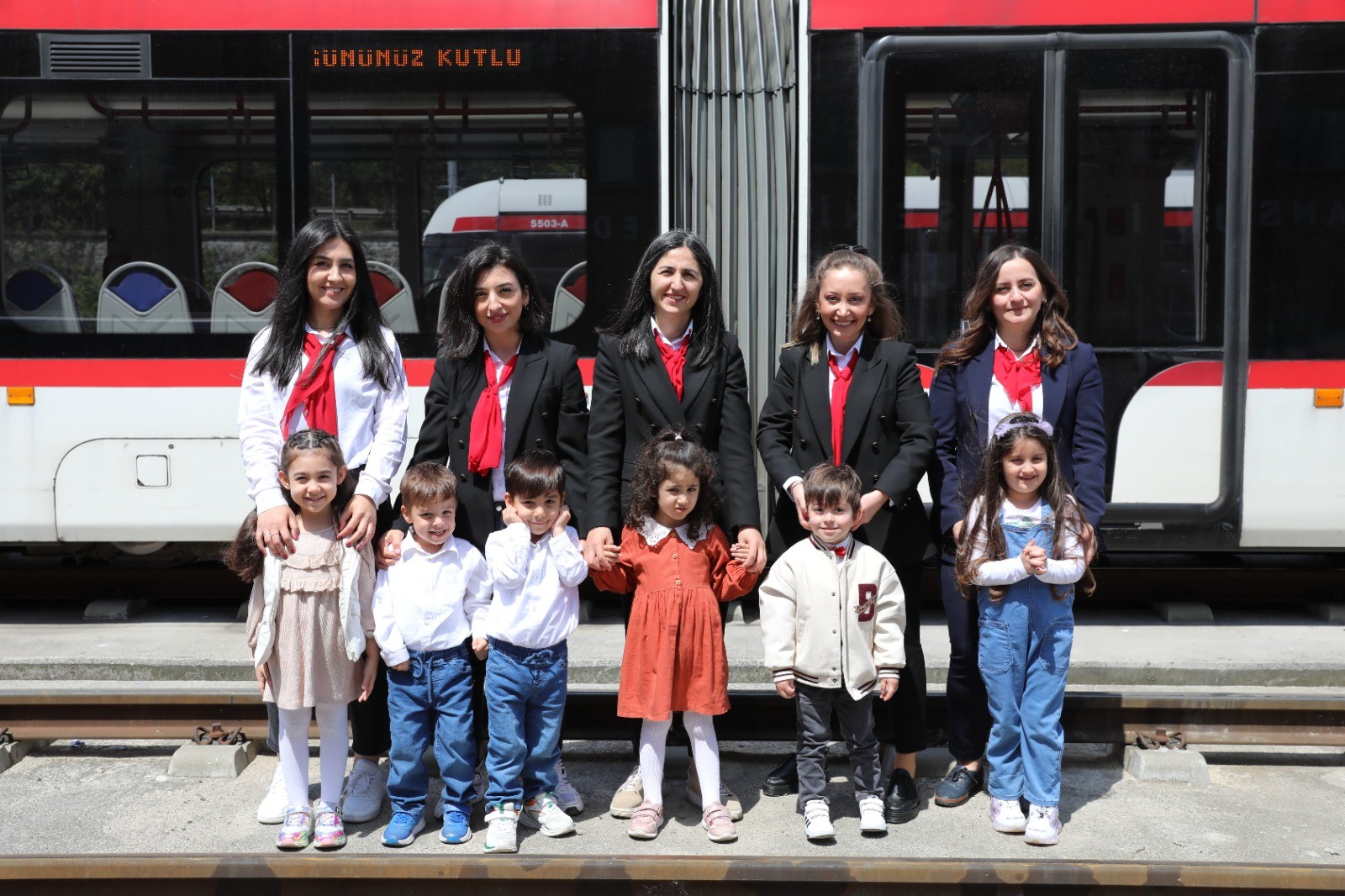 Samsun'da tramvaylar annelere emanet