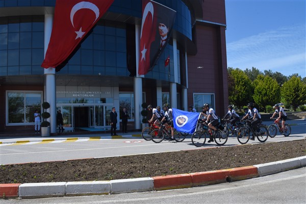 Samsun'a 450 km pedal çevirerek geldi