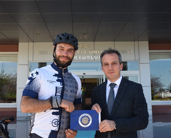 Samsun'a 450 km pedal çevirerek geldi