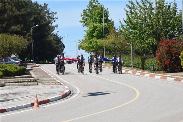 Samsun'a 450 km pedal çevirerek geldi