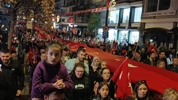 Samsun'da 1919 Metre Bayrak Yürüyüşü ve Fener Alayı yapıldı