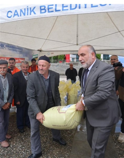 Canik Belediyesi çiftçilere destek vermeyi sürdürüyor