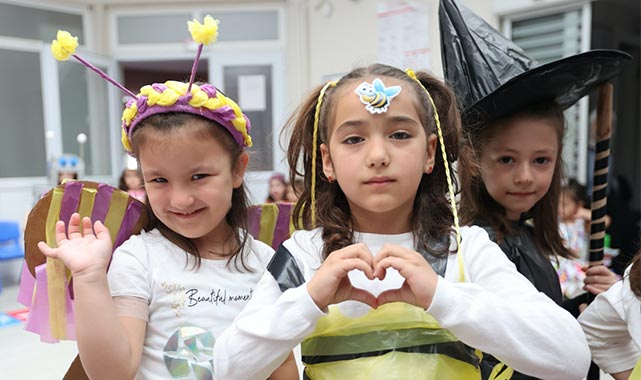 Samsun’da minik öğrenciler atıklardan defile yaptı