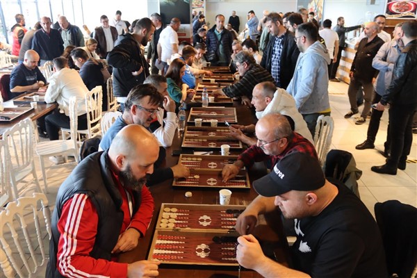 Oyun Tutkunları Lovelet AVM Tavla Turnuvası'nda buluştu