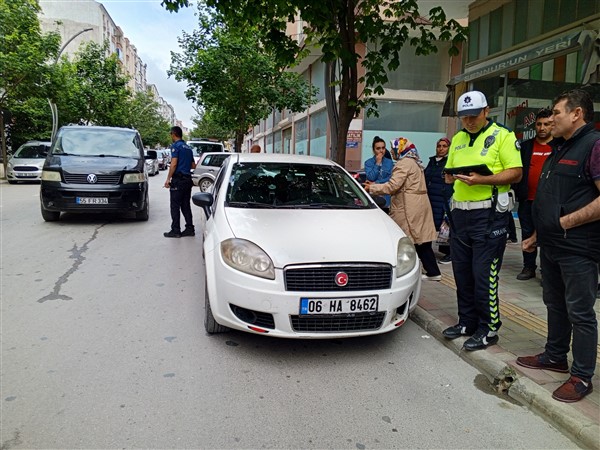 Samsun'da otomobil elektrikli bisiklete çarptı