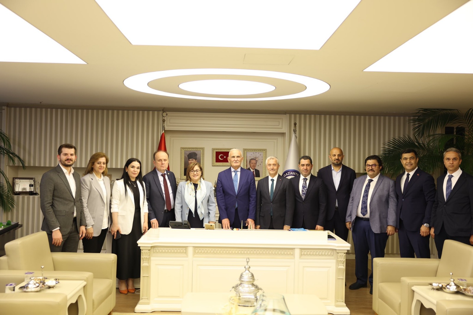 AK Parti Genel Başkan Yardımcısı Yılmaz, Gaziantep'te partililerle buluştu