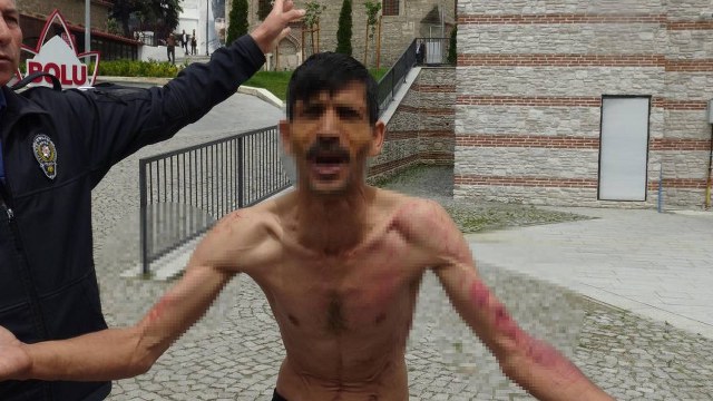 Açım dedi, kendini bıçakla kesti! Ortaya çıkan mal varlığı şoke etti