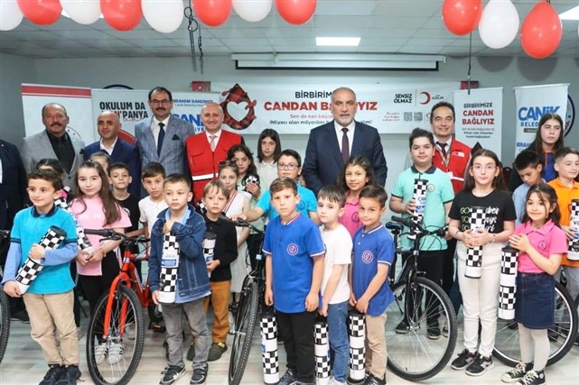 Canik'te kan bağışlayan öğrencilere ödül