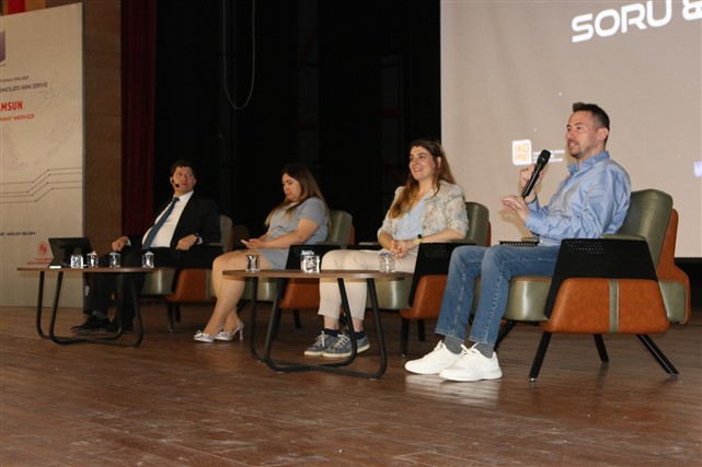 Atakum'da Geleceğin Meslekleri Zirvesi gerçekleştirildi