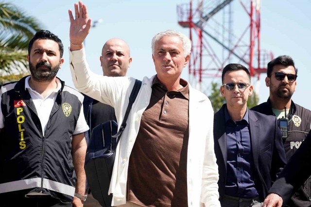 Fenerbahçe'nin yeni Teknik Direktörü Jose Mourinho, İstanbul'a geldi