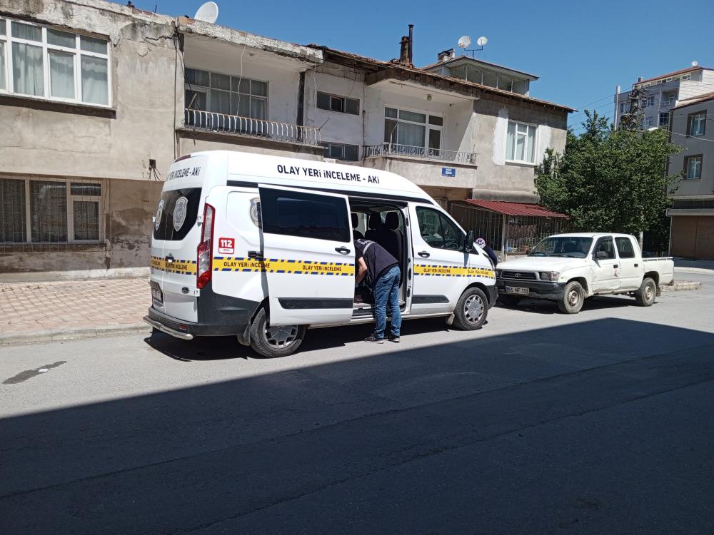 Bafra'da polis, ipten asılı durumda bulunan kadını kurtardı