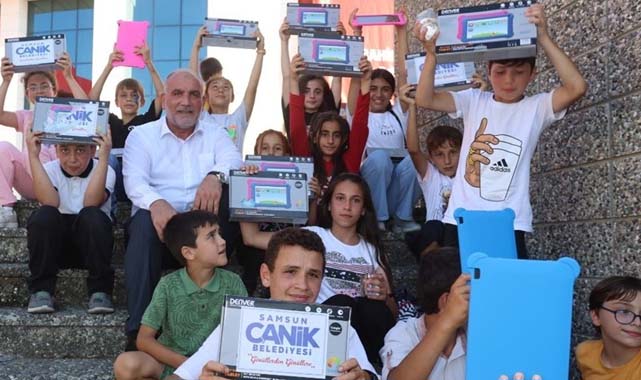 Canik Belediyesi çocukları hediyelerle buluşturuyor