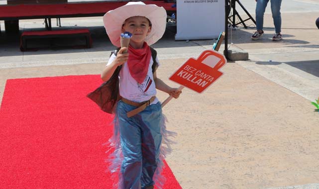 AtaÇocuklu miniklerden ‘Geri Dönüşüm’ defilesi