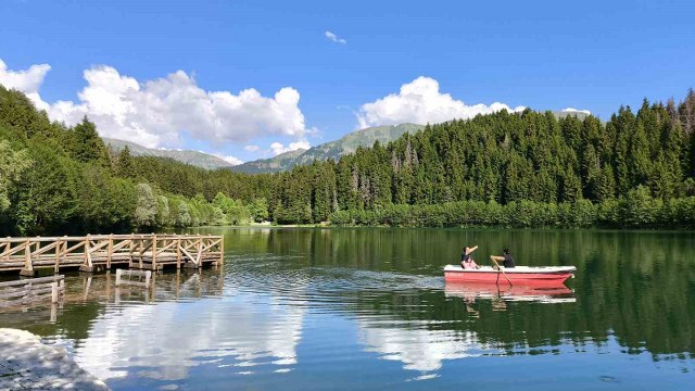 Artvin'de Şavşat Karagöl muhteşem güzelliği hayran bırakıyor