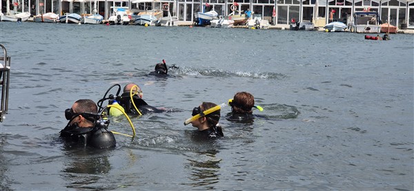 Samsun'da dalgıçlardan deniz dibi temizliği