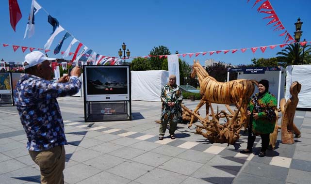 Samsun'da ağaç köklerini sanat eserlerine dönüştürüyor