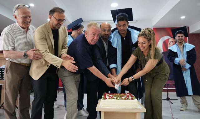 Samsun'da 71 yaşında lise diploması aldı, göbek attı